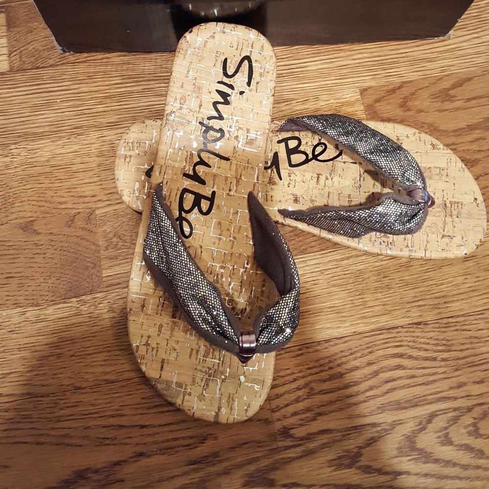 New in box Simply Be Pewter thong sandal- size 9